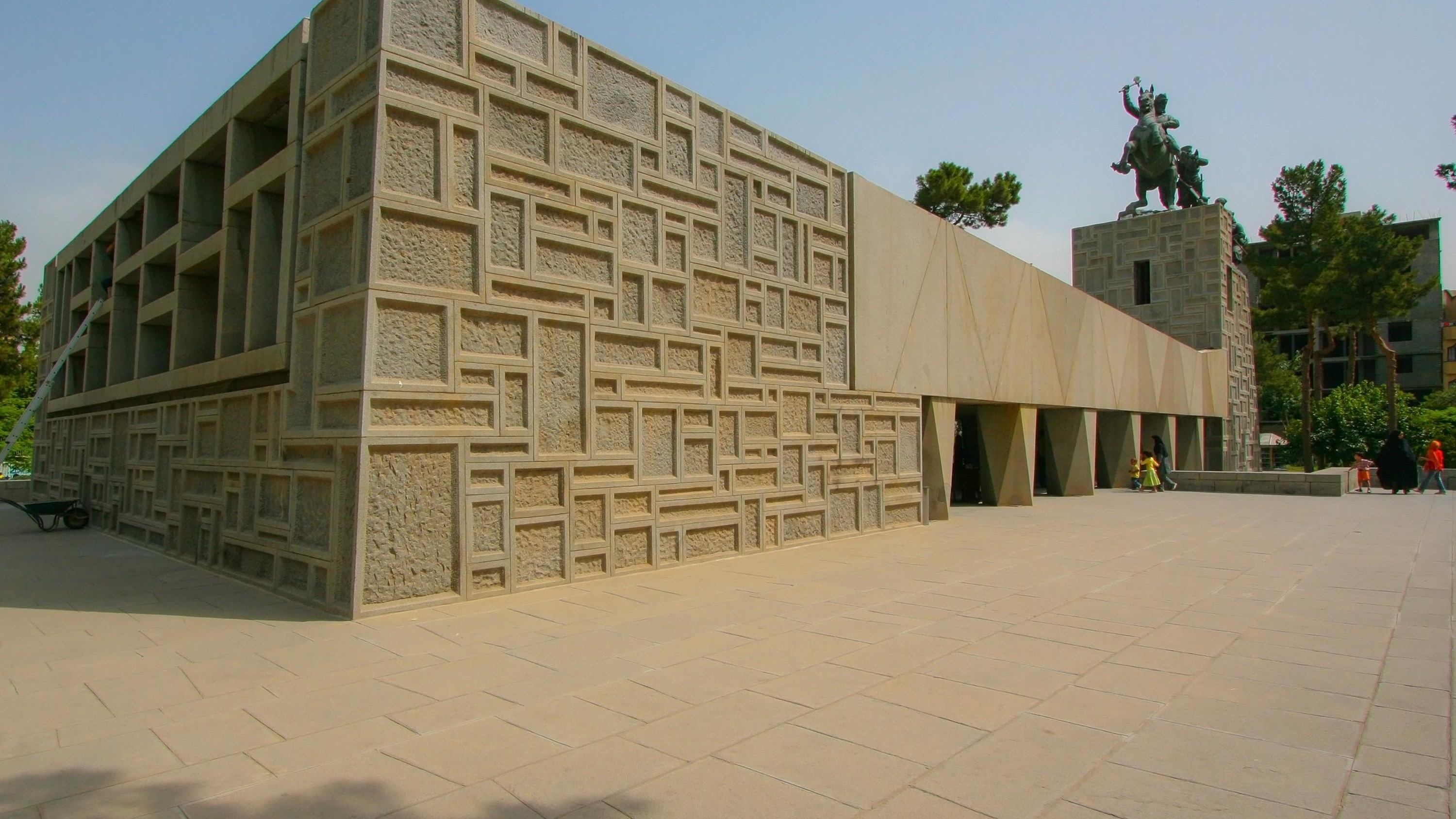 نمای بیرون موزه نادری