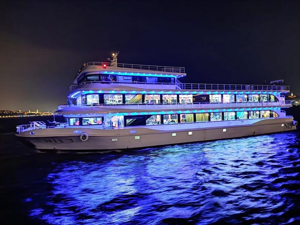 کشتی تفریحی کیش